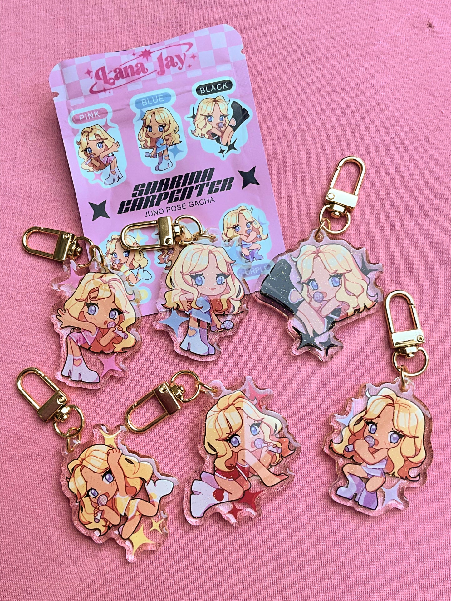 Sabrina Carpenter Juno pose - Acrylic keychain gacha