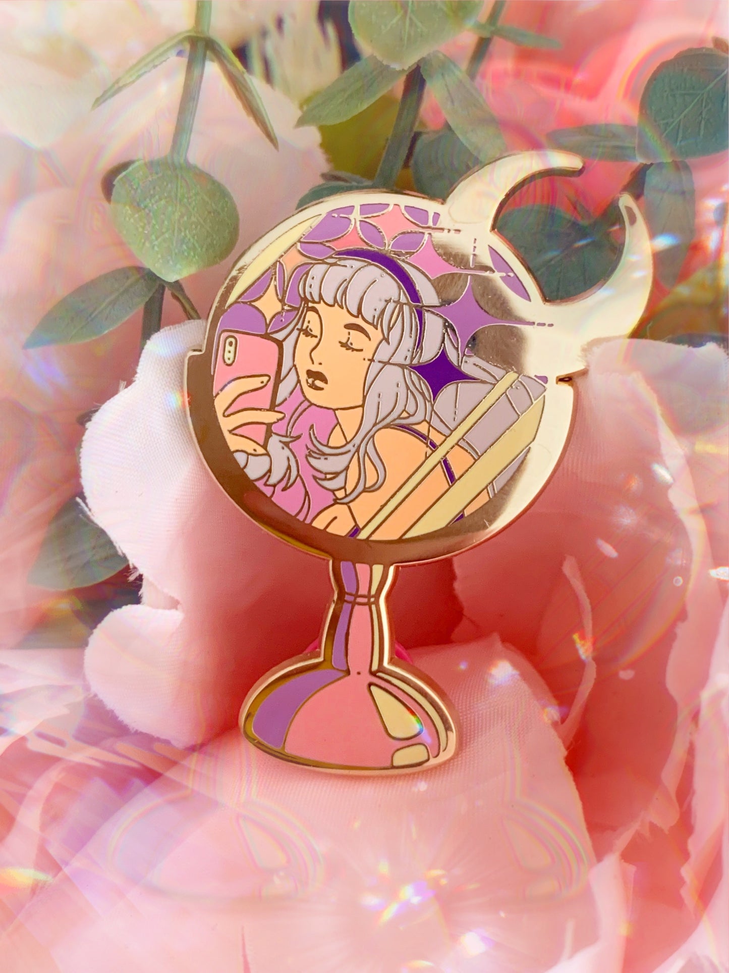 Mirror selfie enamel pin