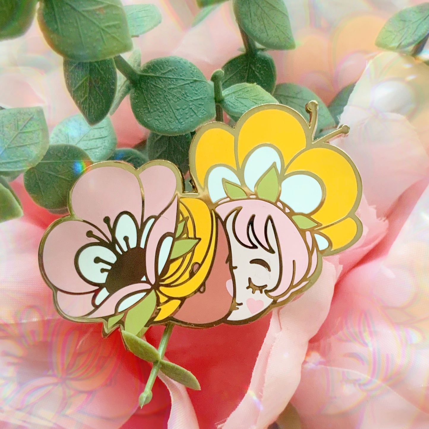 Primrose kiss enamel pin